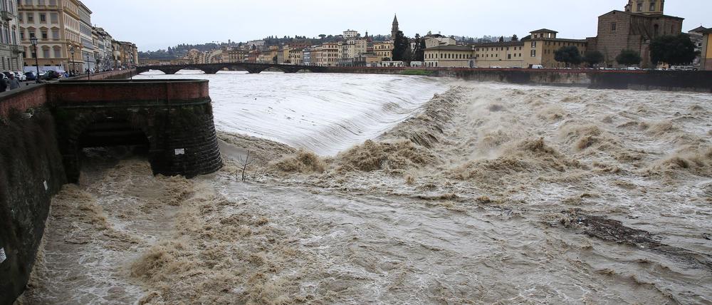 Im März waren insbesondere die Toskana und die Emilia-Romagna von Unwettern betroffen, so wie hier am Fluss Arno. (Archivbild)