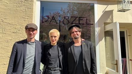 Die drei Betreiber:innen der Kulturschänke Bajszel in Neukölln.