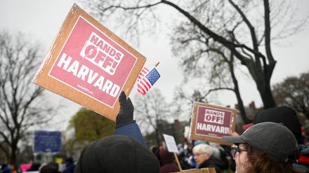 Protest gegen das Vorgehen der Trump-Regierung gegen die Harvard-Universität in Cambridge, Massachusetts.
