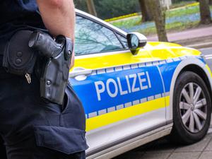 Ein Polizist im Einsatz. 