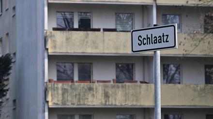 Nach einem Raubüberfall im Potsdamer Plattenbaustadtteil Schlaatz hat die Polizei zwei Tatverdächtige festgenommen.