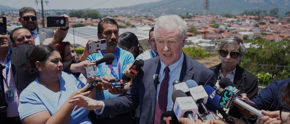 Van Hollen gibt an, die US-Regierung sage im Fall von Abrego Garcia nicht die Wahrheit.  