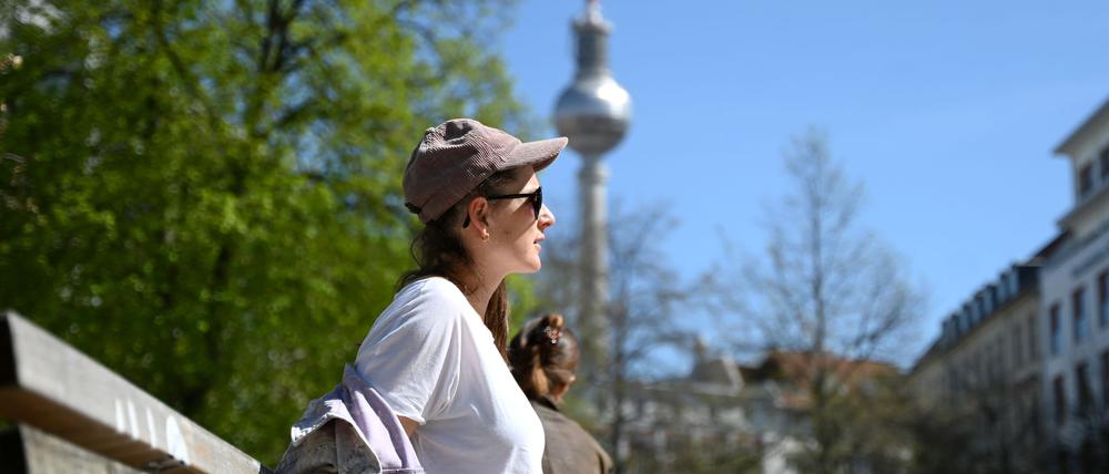 Sonnig und ungewöhnlich warm ist es am Gründonnerstag in der Hauptstadtregion.