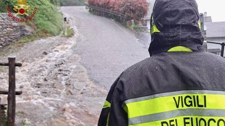 Die Feuerwehren sind wegen der heftigen Regenfälle im Großeinsatz. 