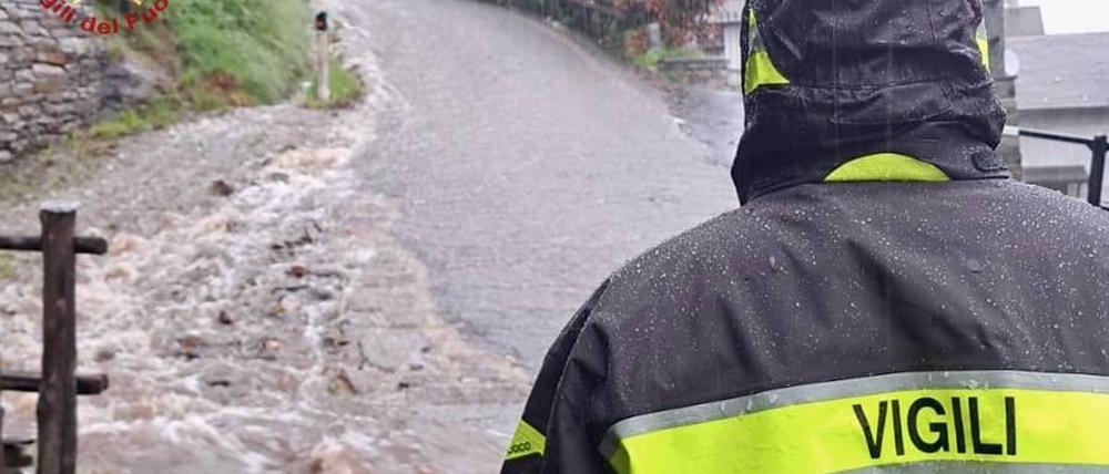 Die Feuerwehren sind wegen der heftigen Regenfälle im Großeinsatz. 