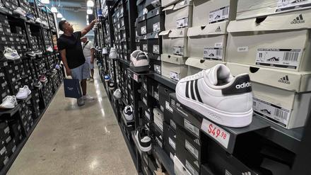 Adidas-Verkauf in Miami. Weltweit belastet Trumps Zollpolitik den Handel. 