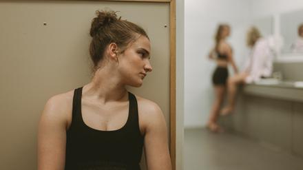 Julie bleibt still.