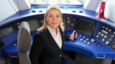 Kennt die Welt der Lokführer: Die DB-Regio-Vorstandsvorsitzende Evelyn Palla hat 2024 den Zugführerschein erlangt.