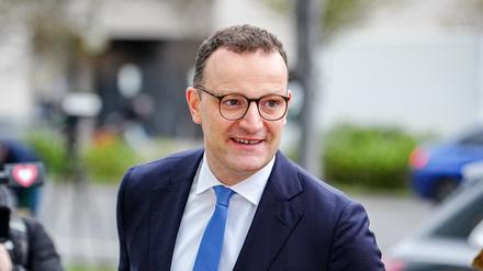 Jens Spahn (CDU) kommt zu Koalitionsverhandlungen von Union und SPD an der CDU-Parteizentrale, dem Konrad-Adenauer-Haus, an (Archivbild).