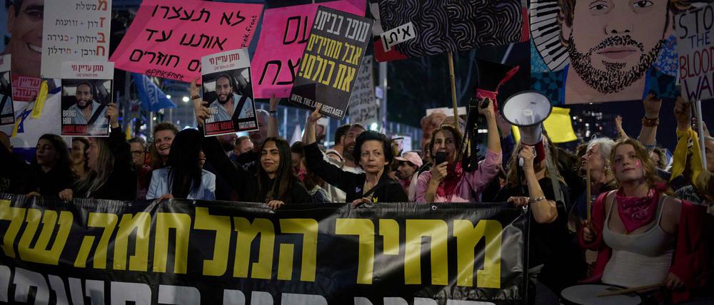 Die Hamas hält derzeit israelischen Informationen zufolge noch 24 lebende Geiseln sowie 35 Leichen von Verschleppten im Gazastreifen fest. (Archivbild)