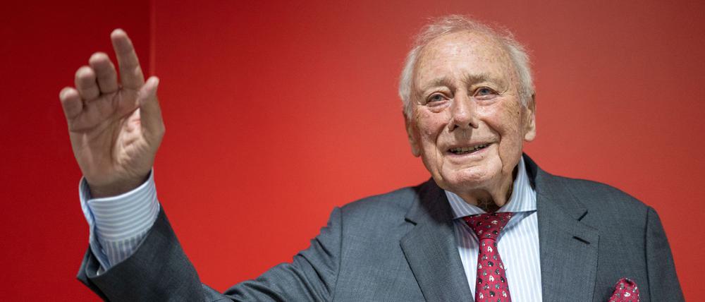 Mehr als 75 Arbeitsjahre hat Schrauben-Unternehmer Reinhold Würth auf dem Buckel. Nun wird er 90. (Archivbild)
