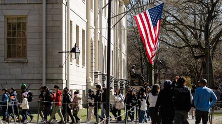 Vor dem Hintergrund von Diskriminierungsvorwürfen gegen die Harvard-Universität haben die Republikaner im US-Kongress eine formale Untersuchung der renommierten Hochschule eingeleitet.