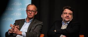 Friedrich Merz (l), CDU-Vorsitzender und Kanzlerkandidat seiner Partei, sitzt neben
Dennis Radtke, Landesvorsitzender der CDA Nordrhein-Westfalen, bei der Betriebsrätekonferenz der Christlich-Demokratischen Arbeitnehmerschaft (CDA) Deutschland  auf der Bühne. 