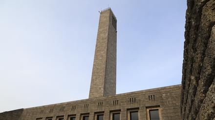Glockenturm am Maifeld auf dem Gelände vom Olympiastadion in Berlin-Charlottenburg.