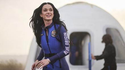 Besondere Amazon-Lieferung: Katy Perry flog mit einer Frauentruppe an den Rand des Weltalls.