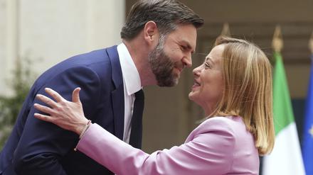 Erst zu Ministerpräsidentin Meloni, dann in den Vatikan. US-Vizepräsident JD Vance besucht zu Ostern Rom.