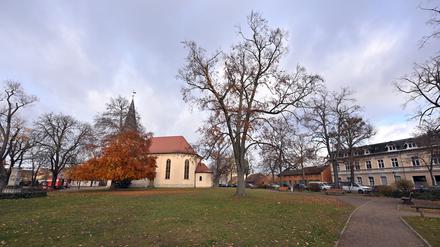 Die Friedrichskirche auf dem Babelsberger Weberplatz.