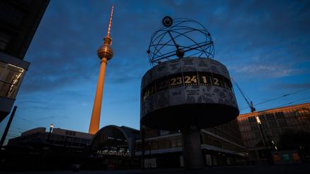 Ein 18-Jähriger soll am Alexanderplatz Passanten angegriffen haben. (Symbolbild)