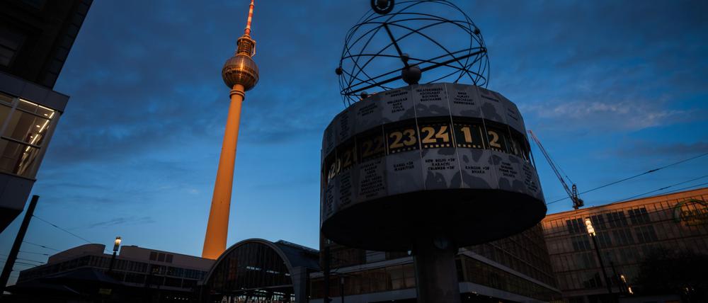 Ein 18-Jähriger soll am Alexanderplatz Passanten angegriffen haben. (Symbolbild)