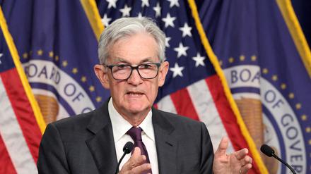 Der Vorsitzende der US-Notenbank Jerome Powell spricht während einer Pressekonferenz in Washington (Archivbild).