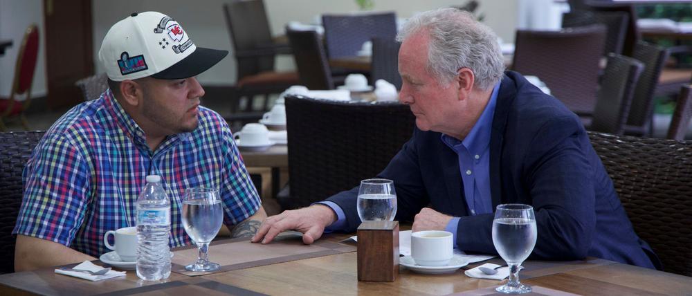 Senator Van Hollen spricht erstmals mit dem abgeschobenen Kilmar Ábrego García - später sollen „Margarita-Gläser“ aufgetaucht sein.