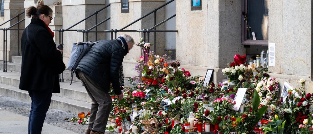 Am Theater des Westens entstand nach dem Tod von Anna R. ein Gedenkort. (Archivbild)