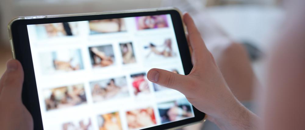 Immer mehr Mädchen und Frauen werden Opfer von Deepfake-Pornos. (Symbolbild)