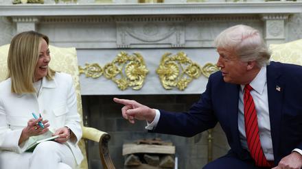 US-Präsident Donald Trump trifft sich mit der italienischen Ministerpräsidentin Giorgia Meloni im Oval Office.