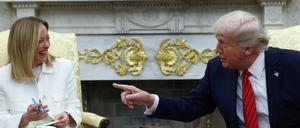 US-Präsident Donald Trump trifft sich mit der italienischen Ministerpräsidentin Giorgia Meloni im Oval Office.