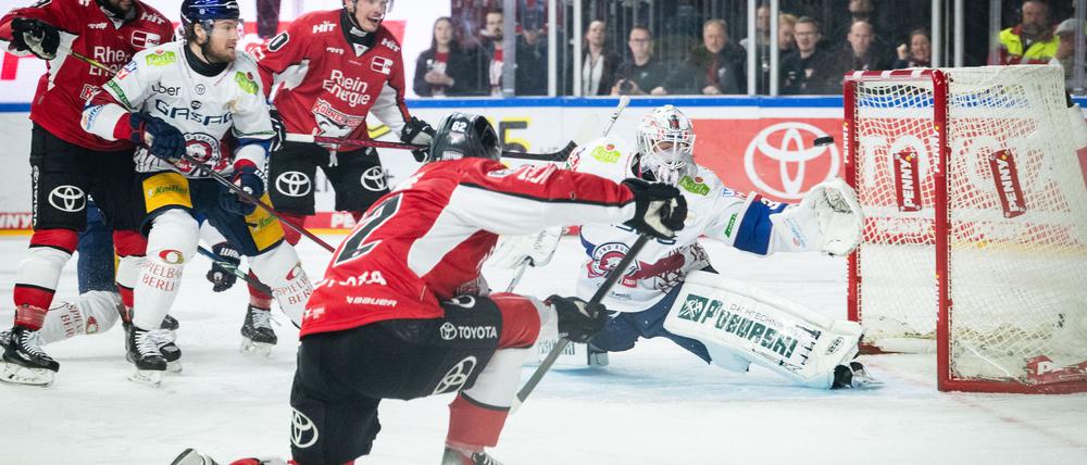 Parker Tuomie erzielte das frühe 1:0 der Kölner im zweiten DEL-Finalspiel gegen die Eisbären Berlin.