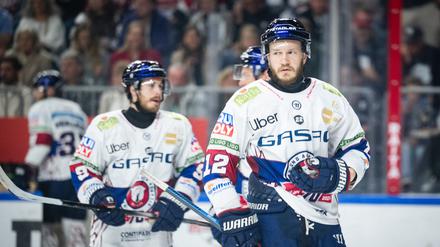 19.04.2025, Nordrhein-Westfalen, Köln: Eishockey: DEL, Kölner Haie - Eisbären Berlin, Meisterschaftsrunde, Finale, 2. Spieltag, Lanxess Arena. Berlins Eric Mik reagiert während der Partie. Foto: Marius Becker/dpa +++ dpa-Bildfunk +++