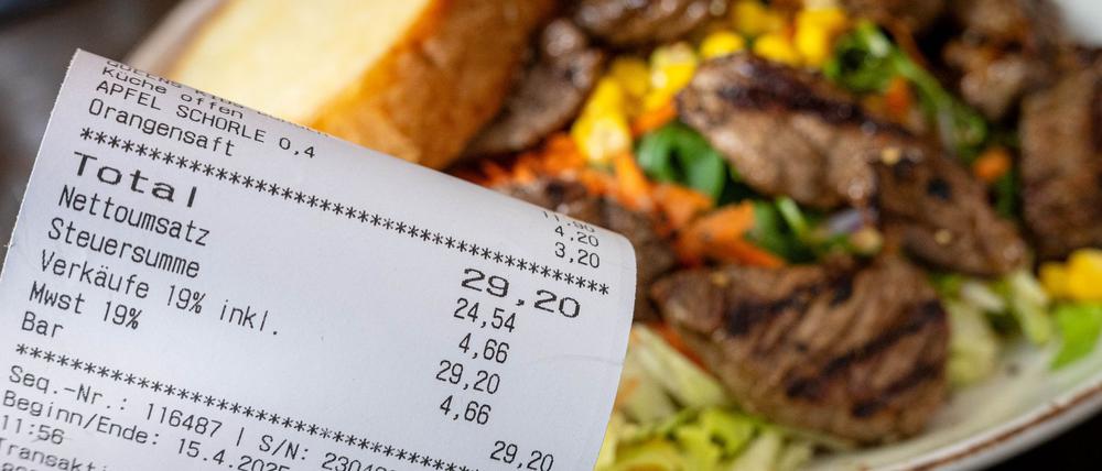 Zeigt sich die geplante Mehrwertsteuersenkung auch auf der Restaurant-Rechnung? (Archivbild)