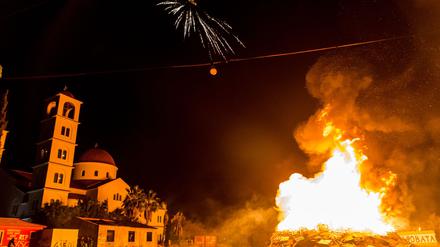 Mit Feuerwerk und Feuer wird auf Zypern Ostern gefeiert. (Archivbild)