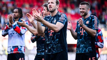 Meldeten sich nach dem Champions-League-Aus eindrucksvoll zurück: Harry Kane (M.) und die Bayern.