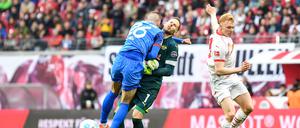 Peter Gulacsi verletzt sich in dieser Szene schwer.