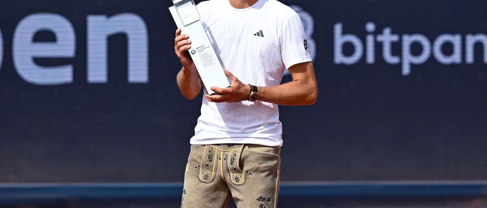 Siegerpose mit Lederhose: Alexander Zverev gewinnt in München.