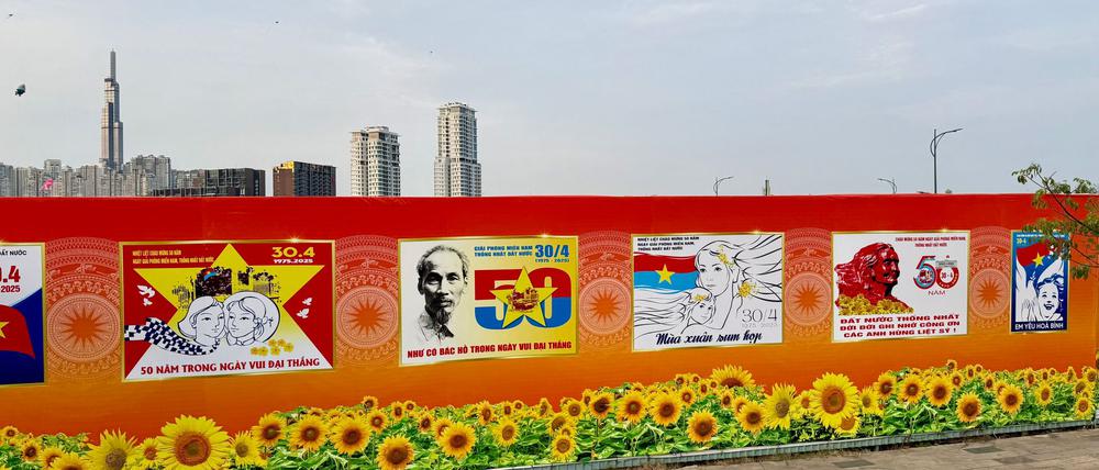 Ganz Ho-Chi-Minh-Stadt wird gerade mit Plakaten zum Jahrestag gepflastert. 