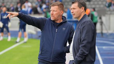 Andreas „Zecke“ Neuendorf (links neben Sportdirektor Benjamin Weber) hat bei Hertha in entscheidendem Maße bestimmt, wo es langgeht.