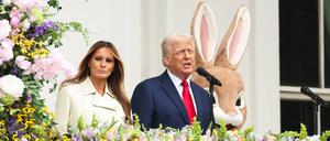 US-Präsident Trump und seine Ehefrau Melania, hier bei einer Osteransprache im Weißen Haus, werden zur Bestattung von Papst Franziskus reisen. 