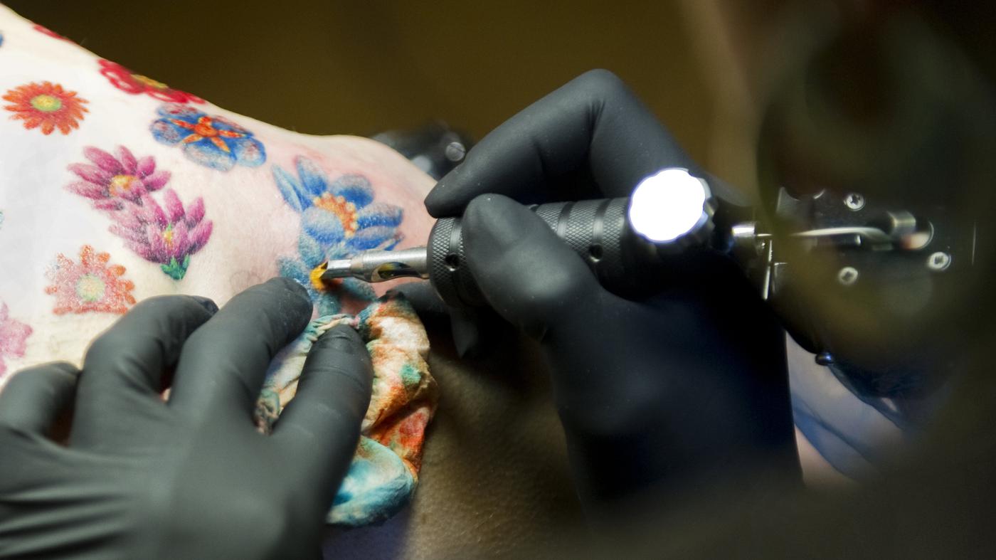 untersch-tzte-reaktion-im-k-rper-tattoos-beeinflussen-die-wirksamkeit-von-impfungen