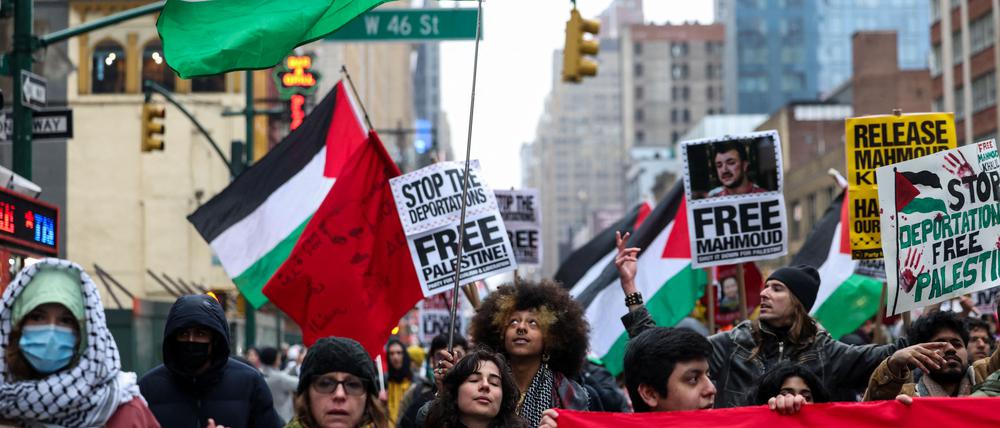 Demo für den in US-Abschiebehaft sitzenden pro-palästinensischen Aktivisten Mahmoud Khalil in New York City am 12. April.