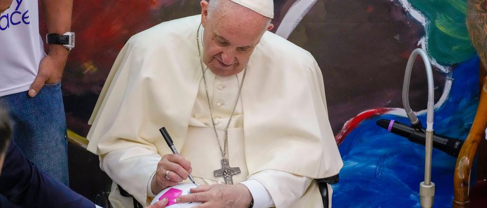 Hatte auch ein Herz für den Fußball: der gestorbene Papst Franziskus.