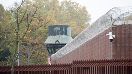 Die Staatsanwaltschaft hat Anklage wegen des versuchten Schmuggels von Drogen in die JVA Moabit gegen einen 69-Jährigen erhoben. (Archivbild)