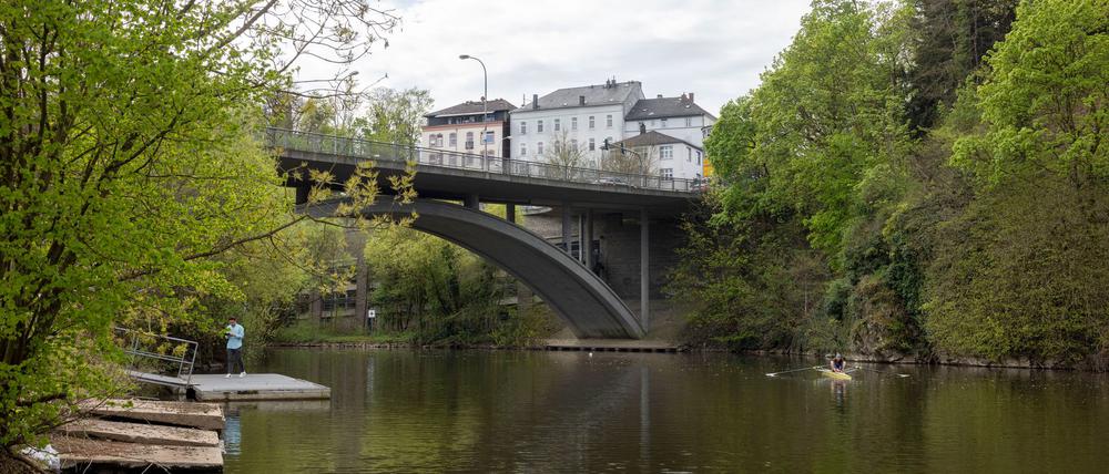 Der wochenlang vermisste sechsjährige Pawlos ist am Ostersonntag tot in der Lahn in Weilburg gefunden worden. Eine Obduktion hat nun ergeben, dass der Junge ertrunken ist.