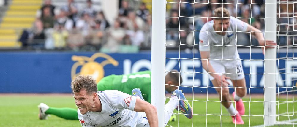 Das Hertha-Team hat den Klassenerhalt nach dem 3:2 in Ulm so gut wie sicher.