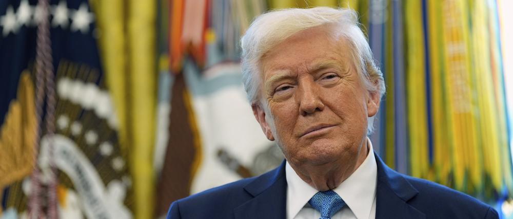 US-Präsident Donald Trump im Weißen Haus bei der feierlichen Vereidigung von Paul Atkins als Leiter der Börsenaufsichtsbehörde SEC.