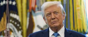 US-Präsident Donald Trump im Weißen Haus bei der feierlichen Vereidigung von Paul Atkins als Leiter der Börsenaufsichtsbehörde SEC.