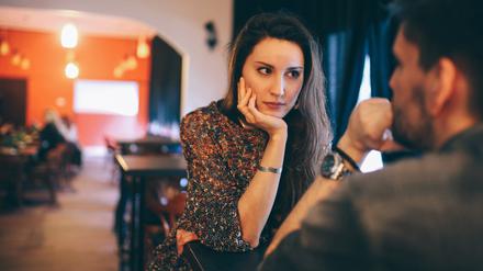 Immer mehr junge Frauen fühlen sich nicht mehr unbeschwert, wenn sie Männer kennenlernen. Woran liegt das – und wie geht man mit dieser Angst um? (Symbolbild)