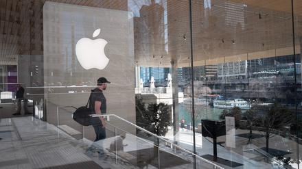 Kunde in einem Apple-Store in Chigaco.