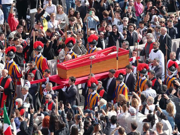 The coffin with the deceased Pope Francis is carried from the Chapel of the Domus Sanctae Marthae to the Basilica of Saint Peter. Vatican City (Vatican), April, 23rd 2025. (Photo by Grzegorz Galazka/Archivio Grzegorz Galazka/Mondadori Portfolio via Getty Images)